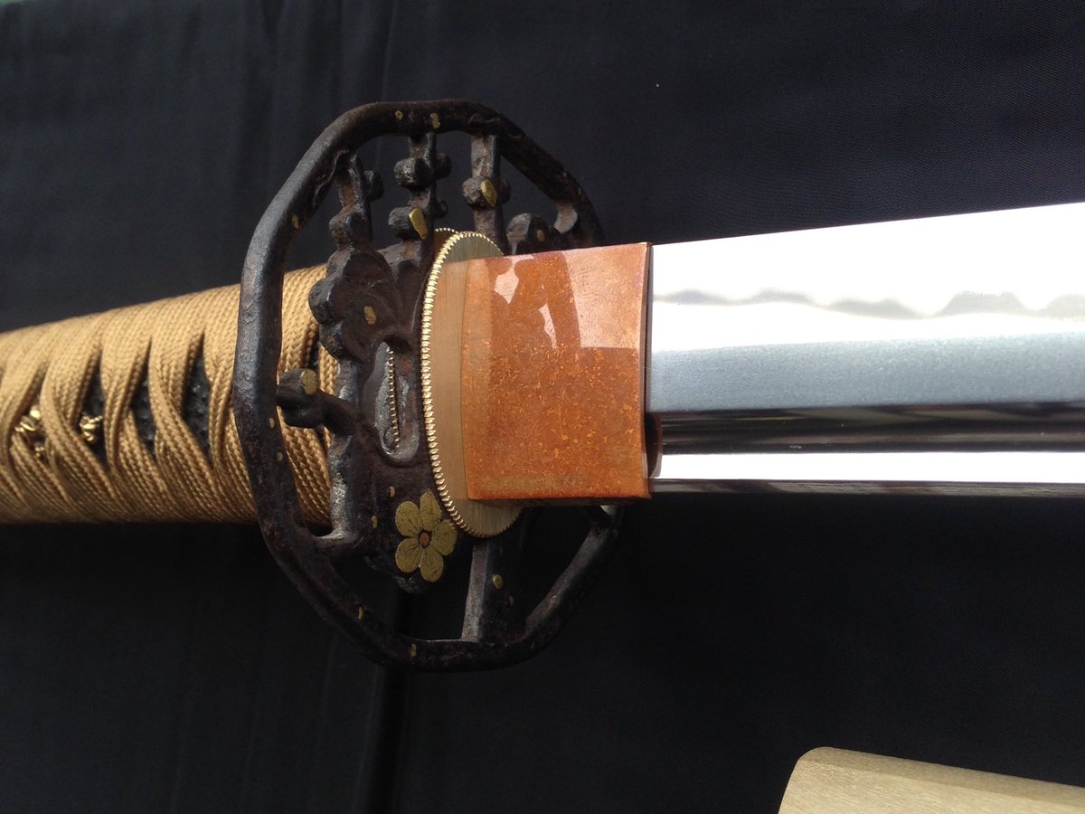 装剣金工 片山重恒 Katayama Shigetsune Auf Twitter 完成 切羽もあつらえると 縁金具にキチンと合って良いと思う 切羽は詰まって無いと刀や拵を壊し勝負に遅れをとることになります 切羽詰まる は本来 準備万端 というポジティブな意味だったそう