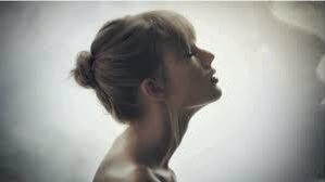 tay121322's tweet photo. うまくいかなくなっても
毎回、復活する私たち
だって私たちに流行り廃りはないから
絶対に廃れたりしない

#Taylor Swift
#Style https://t.co/QQODMFtD7x
