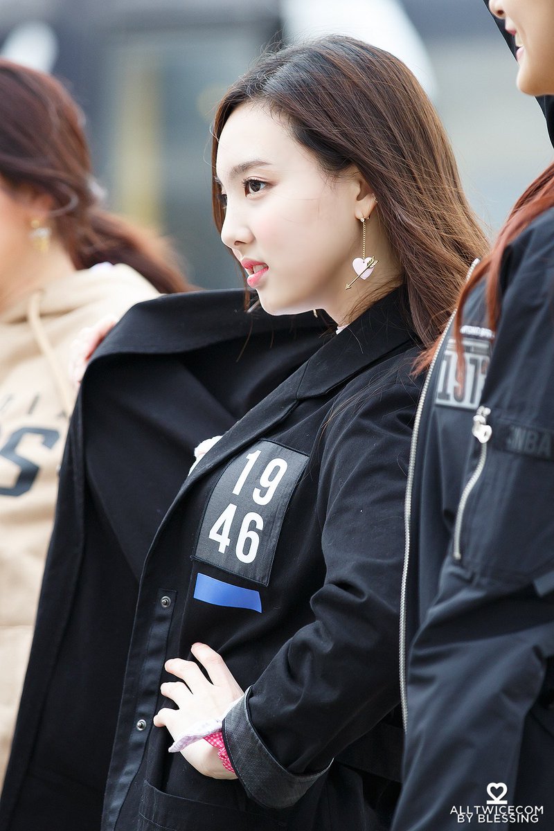 [트와이스] 팬들 앞에서 끼부리는 맏내 나연 | 인스티즈