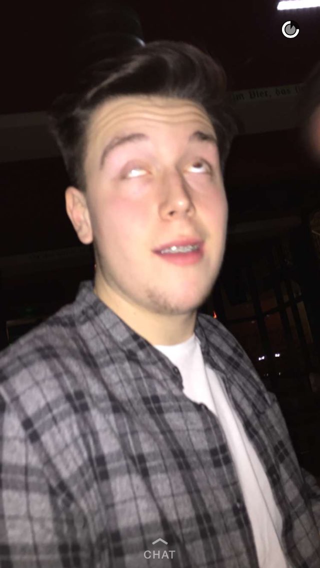 robinbain6's tweet photo. @glenncoutts97 happy birthday ma dude, have a notti one #tallcunt #7ft4 https://t.co/WiW5A4QW1A
