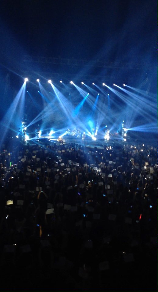 WW5SOSProjects's tweet image. Watching vids from last week&apos;s #SLFLMNL. Here&apos;s Luke on Amnesia with the #Project5SOSPH 💕 missin this sm -J