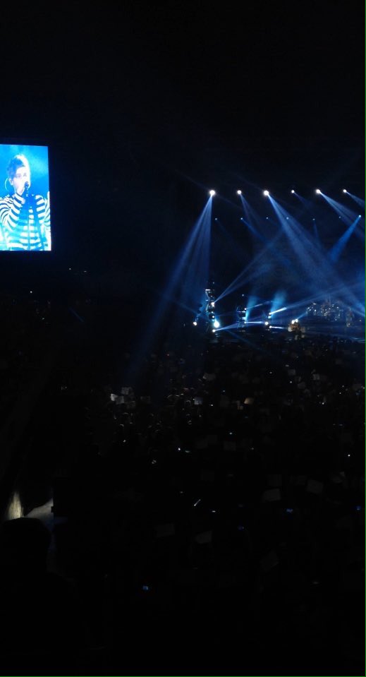 WW5SOSProjects's tweet image. Watching vids from last week&apos;s #SLFLMNL. Here&apos;s Luke on Amnesia with the #Project5SOSPH 💕 missin this sm -J