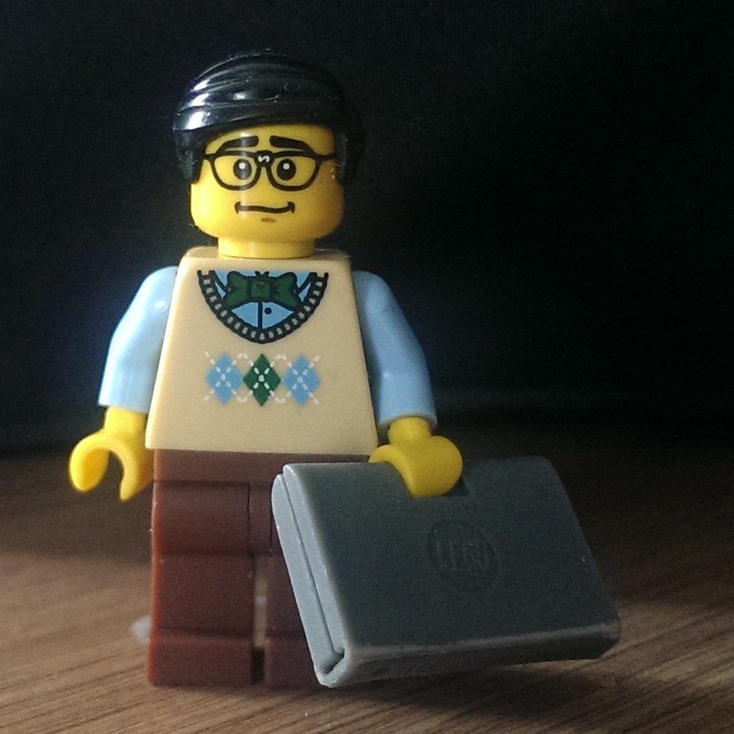 Lego_Coder's tweet image. All packed for my holiday. I've just got the essentials, my laptop & ...
Well that's all I need.
#CodingHoliday