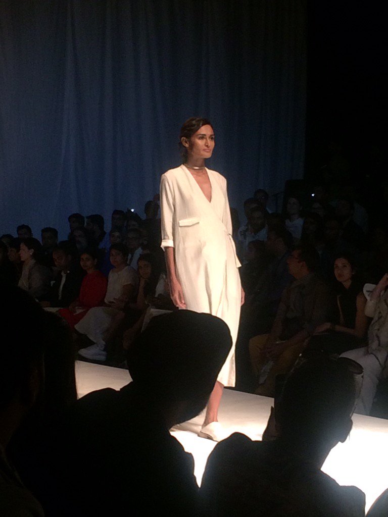 mytrendin's tweet photo. Slip on mules and reversible Mashru: keep living the dream! Seen at @_Bodice #AIFWAW16 #IndiaModern @TheFDCI https://t.co/A2xpwZ47OJ