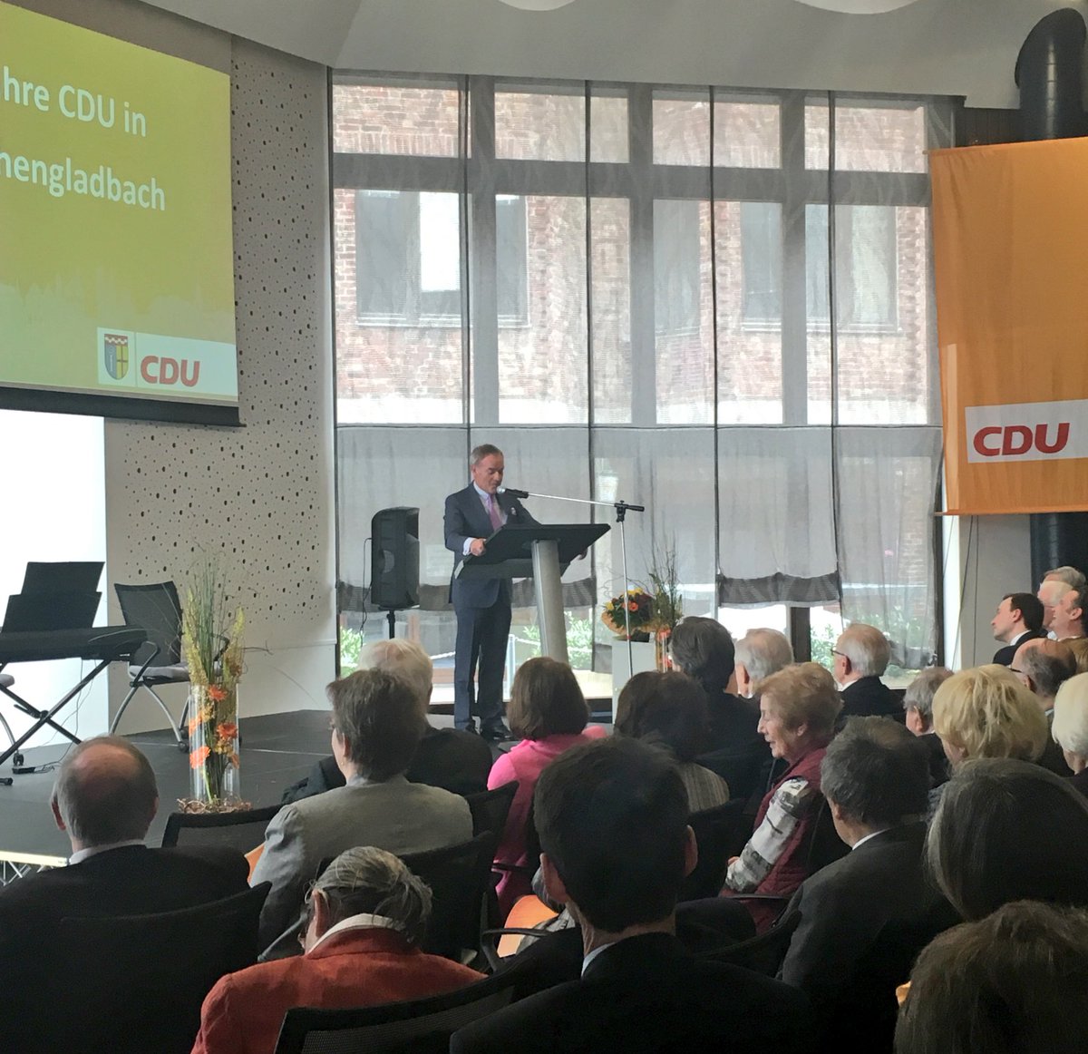 jungeunionmg's tweet photo. Bürgermeister Michael Schroeren begrüßt die Gäste #70JahreCDUMG https://t.co/6BKw0yfiOQ