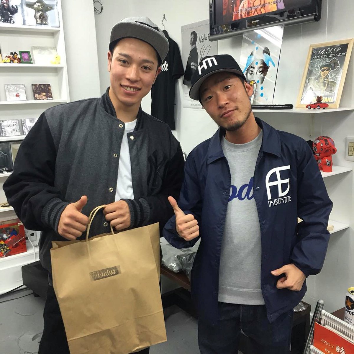 nodus_tokyo's tweet photo. #Repost @takaaki.62
・・・
俊介とnodusお邪魔したら今話題の焚巻。
#nodus
#焚巻
#grmlns https://t.co/TCIz7oofMn