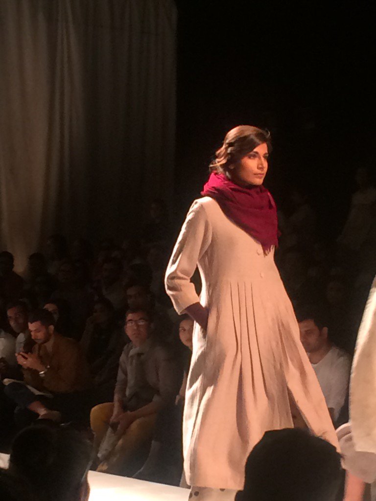 mytrendin's tweet photo. Our #AW16 sartorial goals look like this! @rinasingh09 #AIFWAW16 #IndiaModern @TheFDCI @AmazonFashionIn https://t.co/hcXMe8hQON