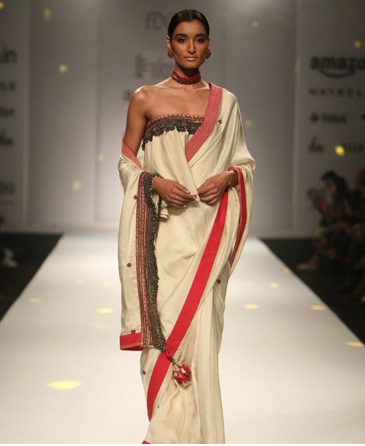 MyFashionVilla's tweet photo. Simplicity with Modern Touch! Spotted this #Saree at #AIFWAW16 @TheFDCI @JoosDotIn @mytrendin What say? https://t.co/CPz9OcgDPX