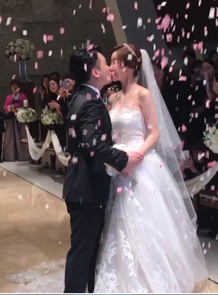 GoldenJK0901's tweet photo. i hope it is not too rude to upload but it is soo beautiful! Congrats Son Seongdeuk-sam! live Happily ever after 💏 https://t.co/K8LiPXpxvA