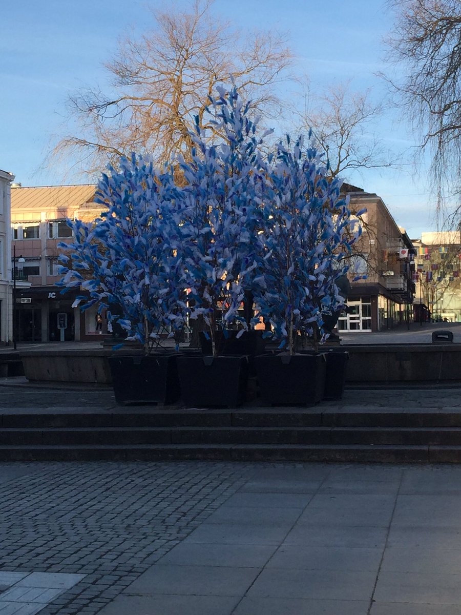 Påvägen till tåget som ska ta oss till Sthlm och #bandyfinalen möts vi av <a href="/Skovdekommun/">Skövde kommun</a> stöd till <a href="/VillaLidkpingBK/">Villa Lidköping BK</a>