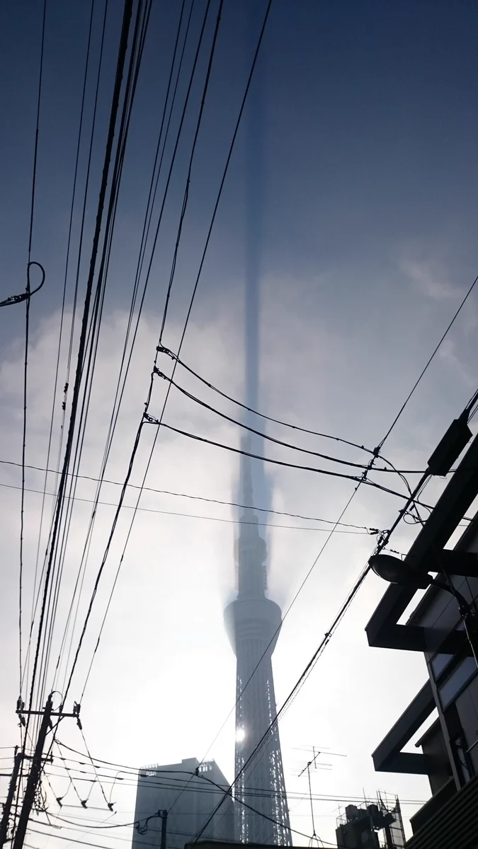 3月18日、スカイツリーに異常現象が起きていたみたいです...ww