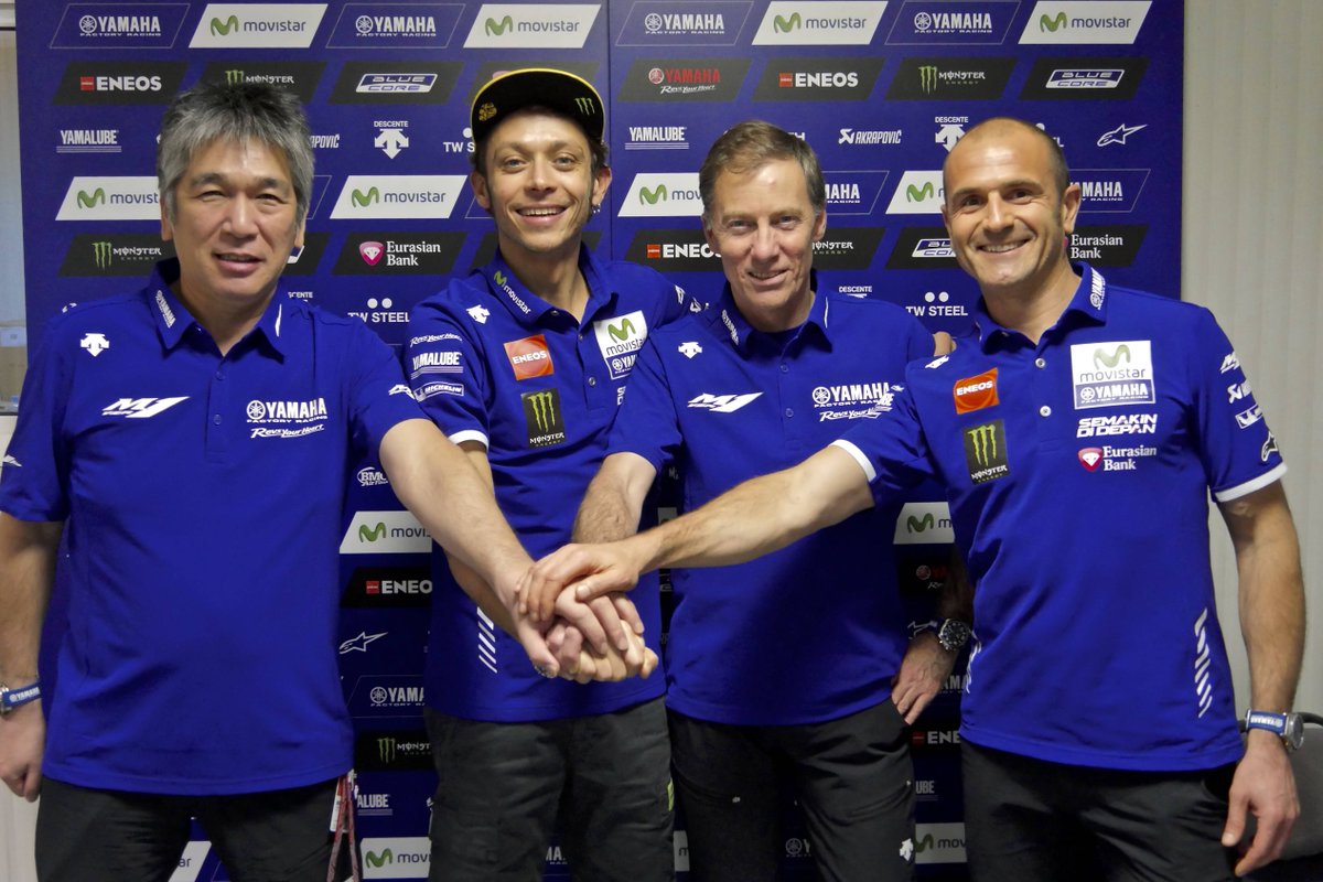 autosport's tweet photo. Valentino Rossi signs #MotoGP contract extension with Yamaha https://t.co/0LfMAWrpNV https://t.co/u3eRjuSvST