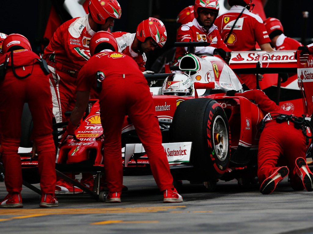 SkySportsF1's tweet photo. New qualifying format slammed as 'unacceptable' and 'embarrassing' by #SkyF1 pundits: https://t.co/8ygxurQTBB #AusGP https://t.co/9CEVFMBcn2