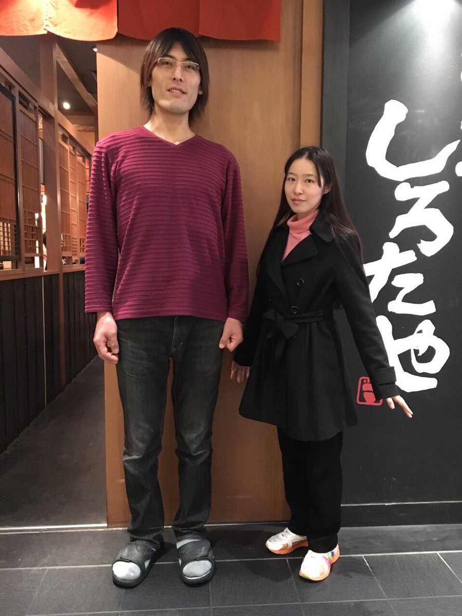 朝霧せな 何気なく入った串揚げのお店がジャイアント白田さんのお店でした 写真撮影にも快く応じてくれて優しい しかしこの身長差である T Co Bab9kwicd2 朝霧せな 何気なく入った串揚げのお店がジャイアント白田さんのお店でした 写真撮影にも快く応じてくれて優しい しかしこの身長差である T Co Bab9kwicd2