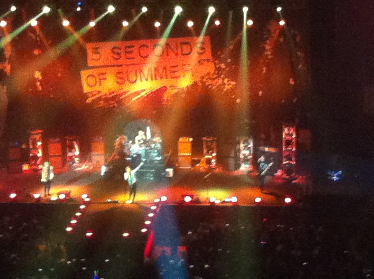 5SOSPHLaguna's tweet photo. It's been a week since #SLFLManila i miss them so much #iHeartRadio #BestFanArmy #5SOSFam https://t.co/knPrKEGqun