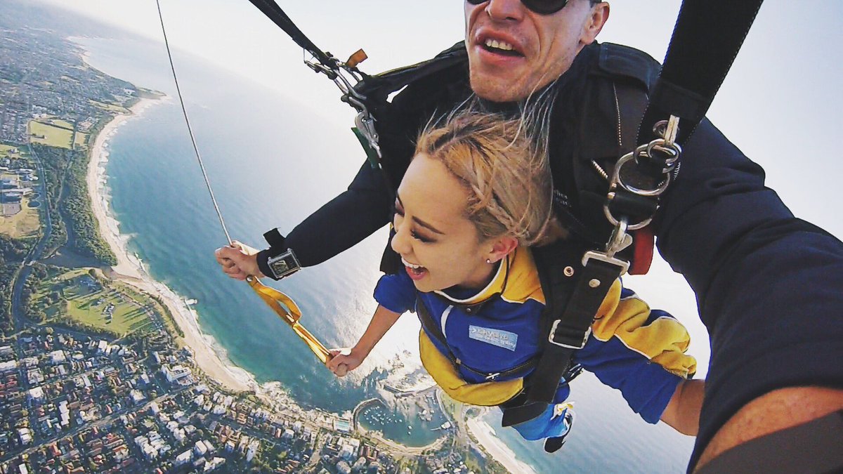chellisaaa's tweet photo. TODAY 😁😁😁😁😁😁😁 
#skydiving #skydivethebeach #wollongong #fuckyeah https://t.co/GHfJ7Hwf6U