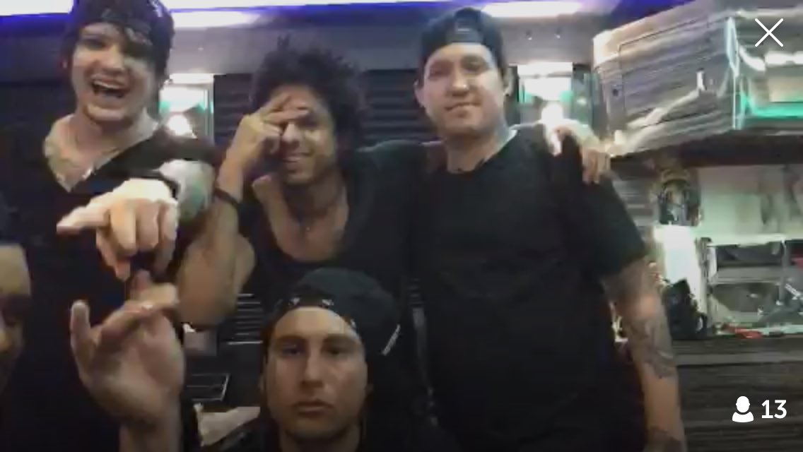 ETFRussia's tweet photo. Еее, где-то сейчас очень жарко! #ETF #EscapeTheFate https://t.co/JiZQAcB37u
