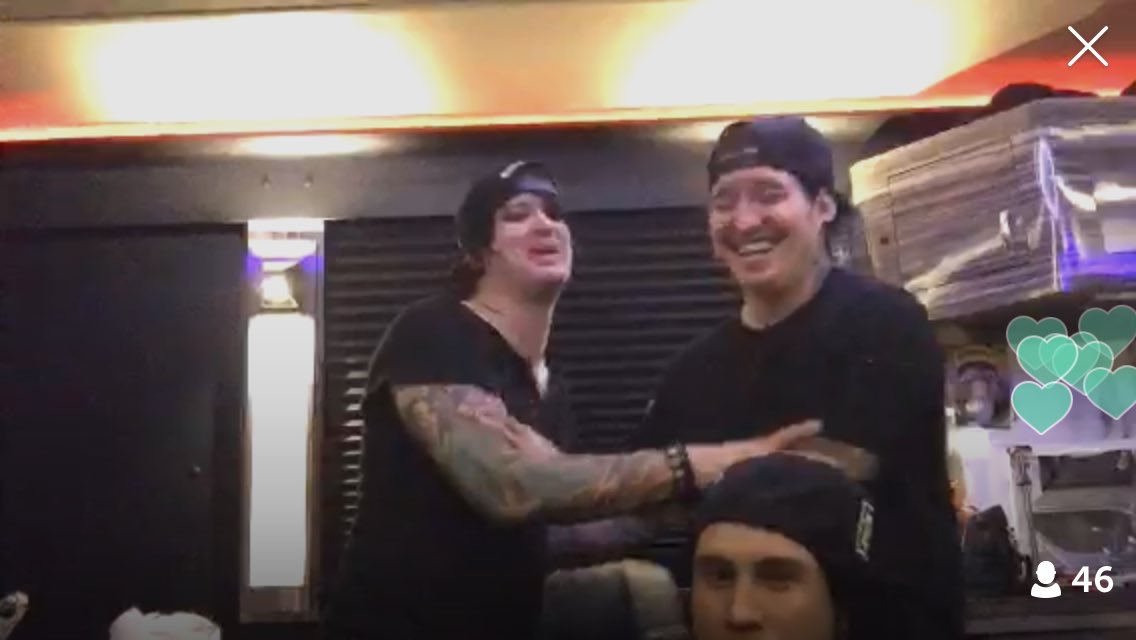 ETFRussia's tweet photo. Еее, где-то сейчас очень жарко! #ETF #EscapeTheFate https://t.co/JiZQAcB37u