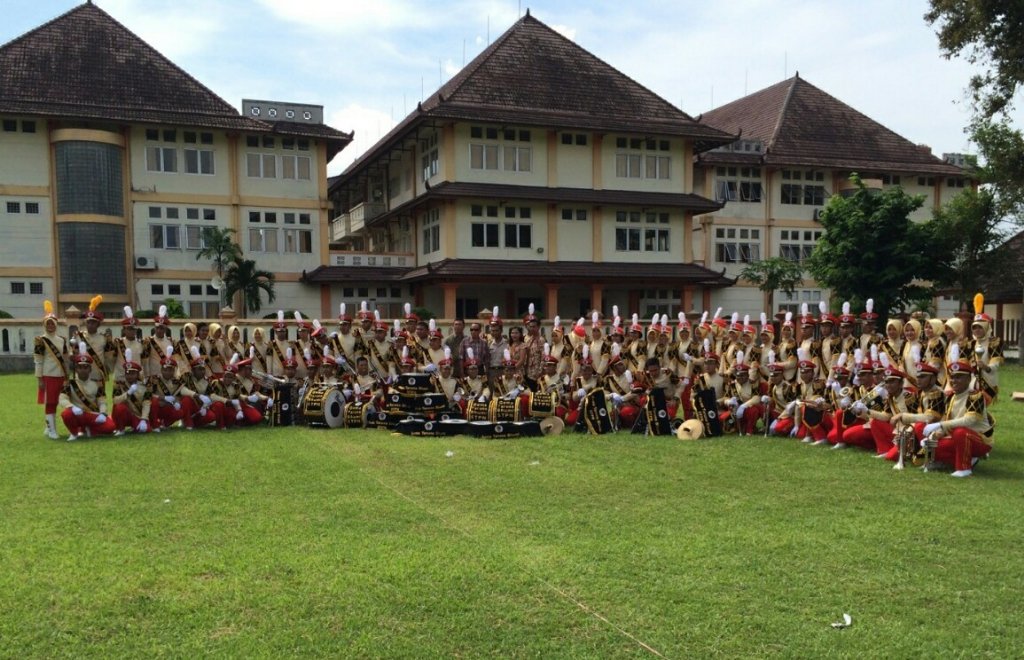 sAndi_STPN's tweet photo. Marching Band GTB STPN bersama Menteri ATR/BPN dlm rangka Apel Besar Peringatan Dies Natalis STPN ke-23 #STPNJogja https://t.co/pCt7SuPcAa