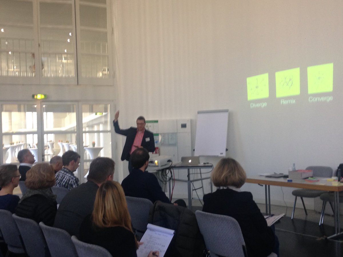 ludovica_desio's tweet image. Go @gpfau! Great #ibmdesignthinking talk for #designcenterbw! @IBMDesignDE #ibmdesign