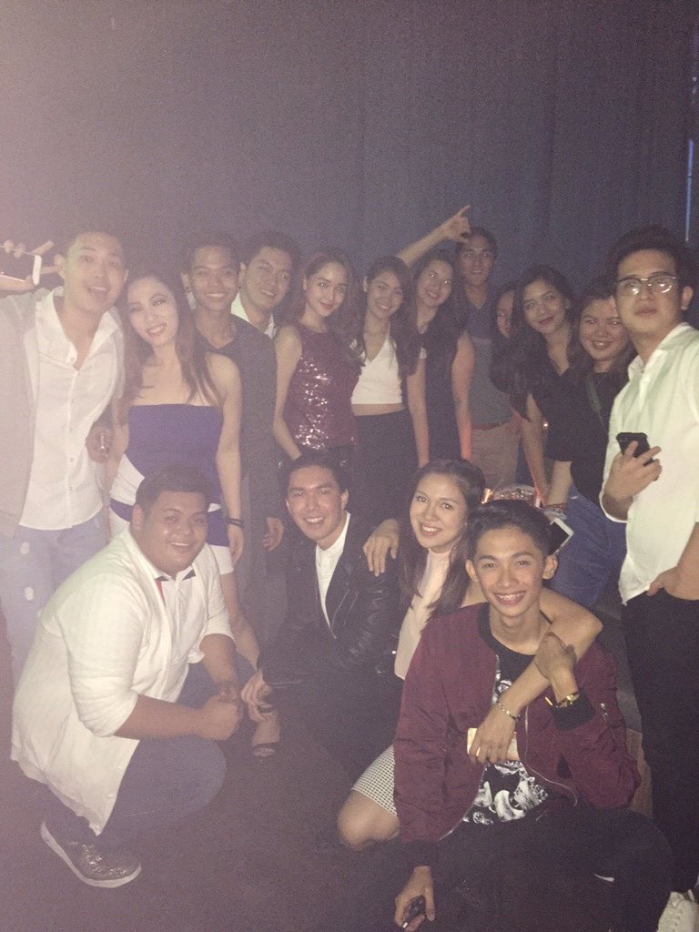 ZaraCarbonell's tweet photo. Keepin it fresh w the crew last night 🙌 #closeupfreshcrew thank you @closeupph 😏 https://t.co/kkZeky17Mf