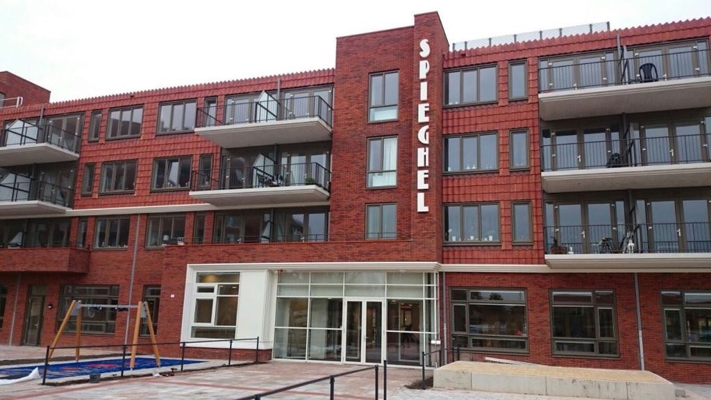 Laatste fase (2) <a href="/Spieghelbuurt/">Spieghelbuurt</a> <a href="/gemeentealkmaar/">Gemeente Alkmaar</a> start binnenkort na succesvolle verkoop door <a href="/VanWijnenGroep/">Van Wijnen</a> Top!