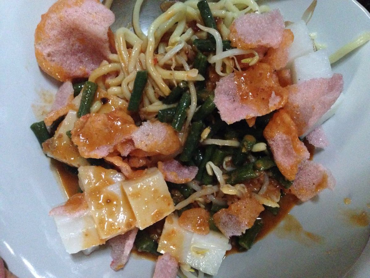 Lontong si telok. Tq pap ud dibawain..