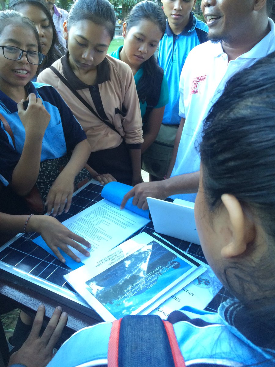 Action change! Yg mau tau ttg panel surya bisa belajar langsung dr ahlinya #EarthHour At  Kawasan Patung Catur Muka