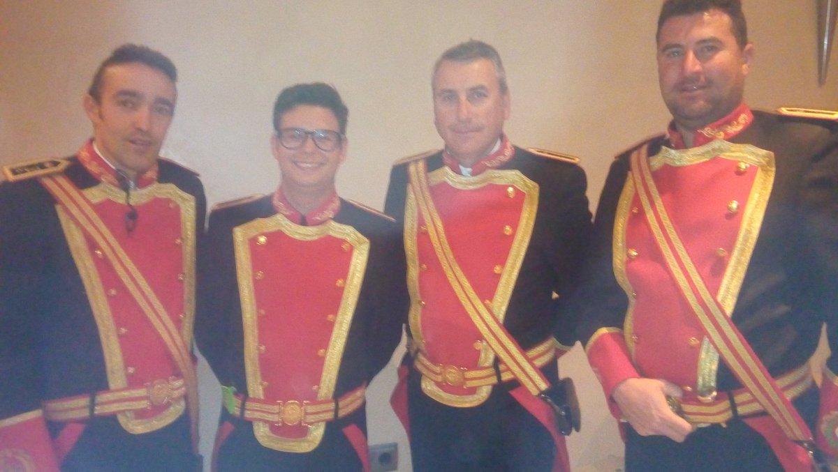 camamusic191997's tweet photo. Una gran salida de ayer con estos tres artistas y su banda jaja ya espero el gran domingo jajaja😍😍🎺 https://t.co/a1eAFCE9Ct