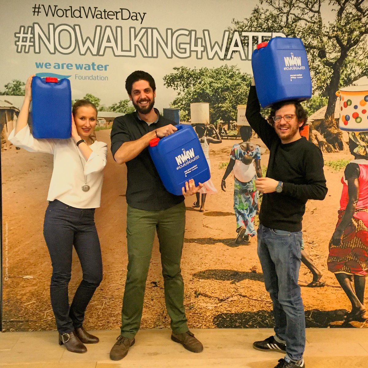 Excelente campaña de <a href="/wearewater/">We Are Water Foundation</a> #nowalking4water en la que pudimos particiar ayer.