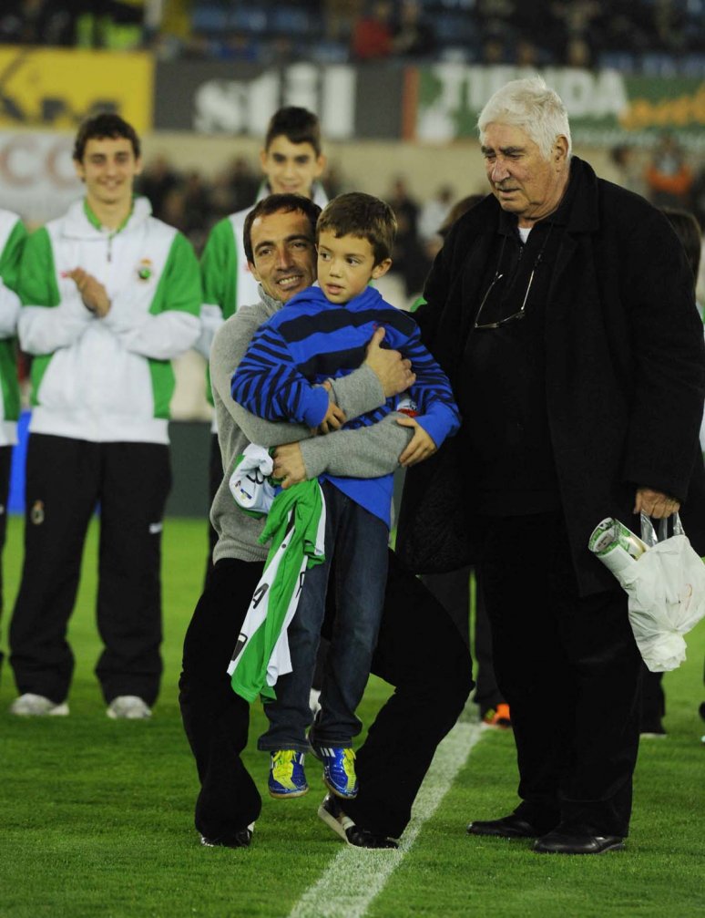 realracingclub's tweet photo. #FelizDíaDelPadre #PapásRacinguistas 💚 https://t.co/KrPEU0DmWR