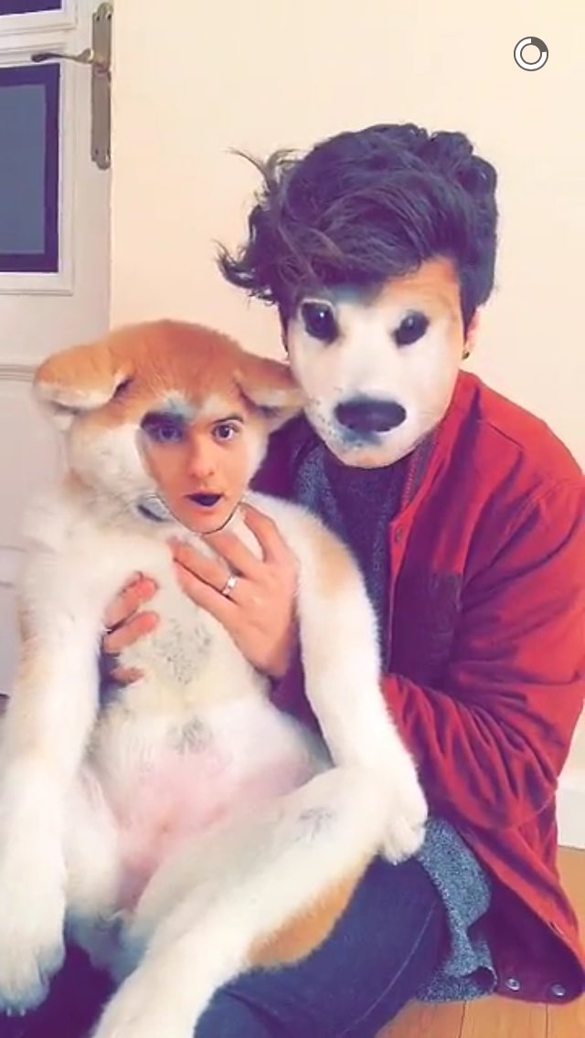 elozhou's tweet photo. Jaja chic@s, miran la cara de Abraham y la cara de su perrito!!! 😂😍 https://t.co/m0smQSTtxu