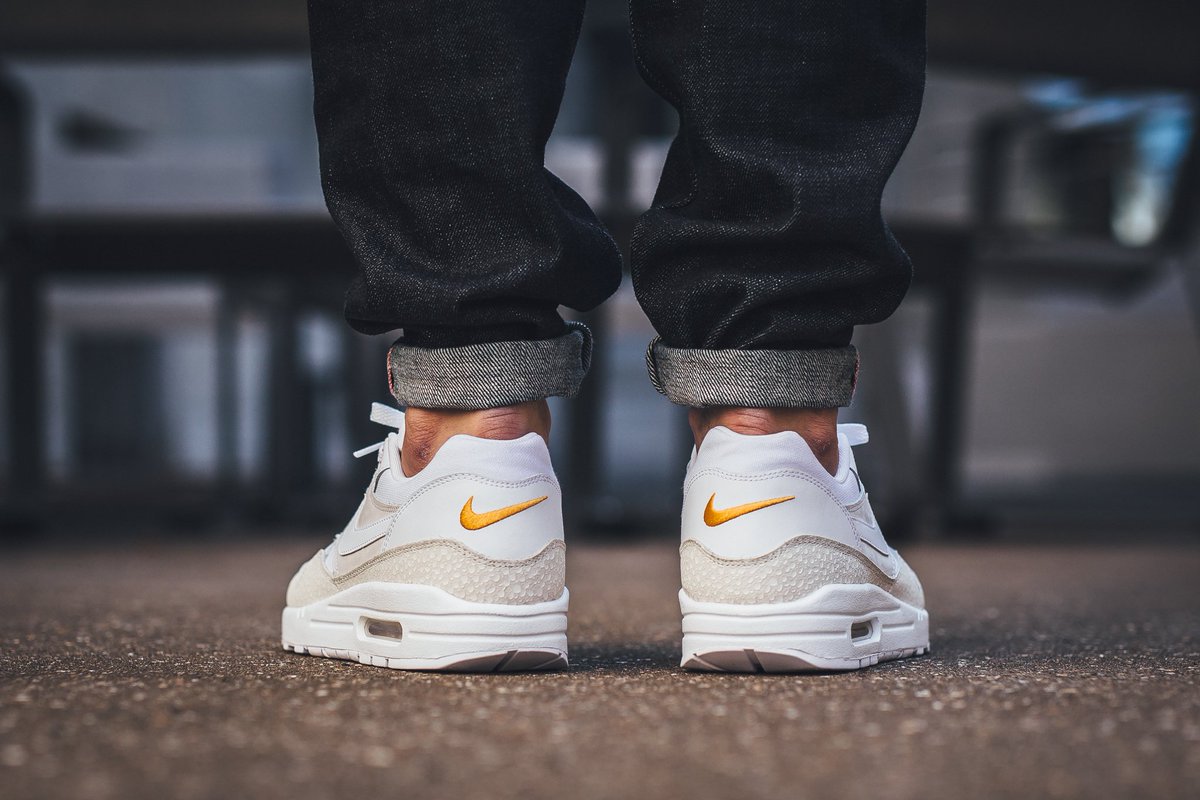 nike air max 1 kumquat white