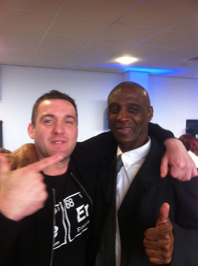 jmcjoinery's tweet photo. Me and my hero!! Oooohhh Rodger palmer @xRachelx88 https://t.co/3SvQIN77gf