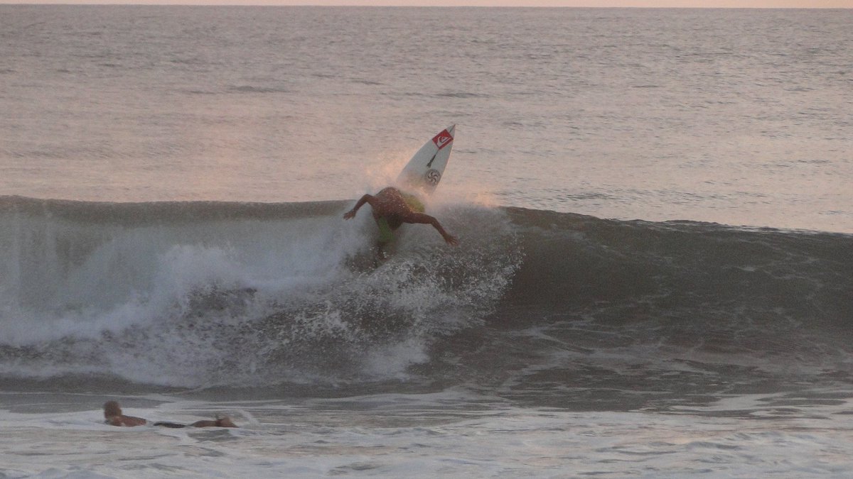 ESCUELACANTABRA's tweet photo. Con el #DiadelPadre casi se me olvida felicitar a nuestro brother Manolo Trujillo por su cumple #legend #surfteamECS https://t.co/hqLQWlWVF4
