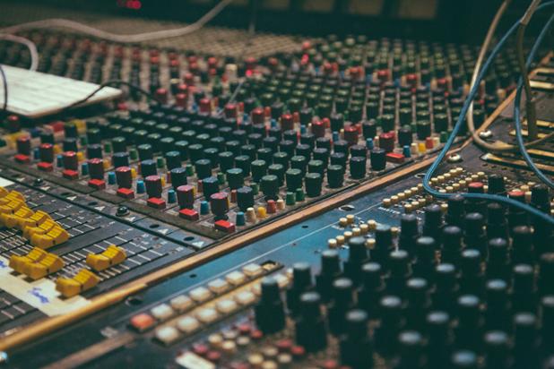 Triunityrecords's tweet photo. https://t.co/wfT9Pss3fo #studio #desk #trident #classic #analog #oasis #radiohead #supergrass #thestoneroses #past https://t.co/VfgfTJYflr