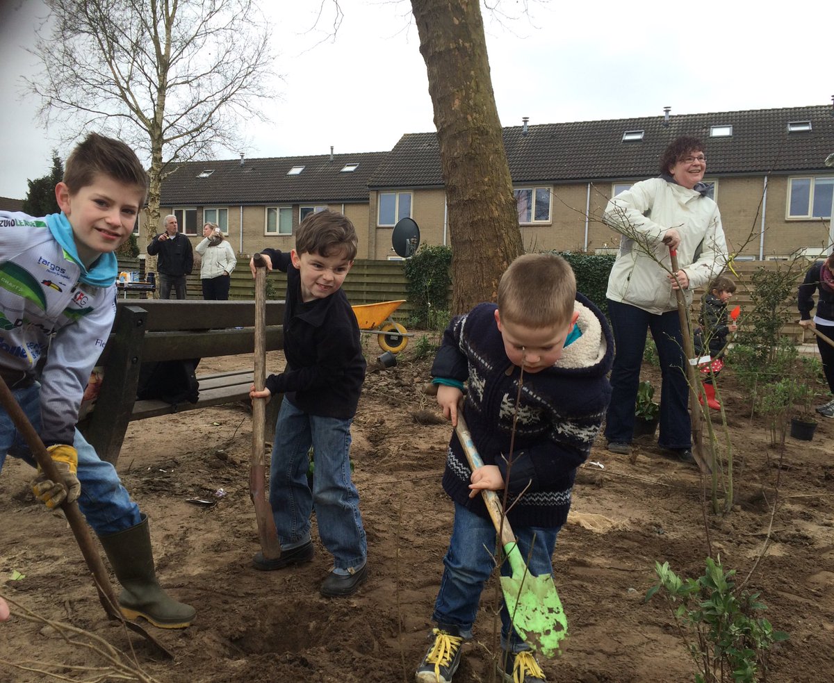 <a href="/stainverbinding/">Irma Lok www.irmalok.com</a> <a href="/IVNNederland/">IVN Natuureducatie</a> <a href="/woonconceptnl/">Woonconcept</a> Dik tevreden huiswaarts. Groene tuinkamer krijgt vorm.
