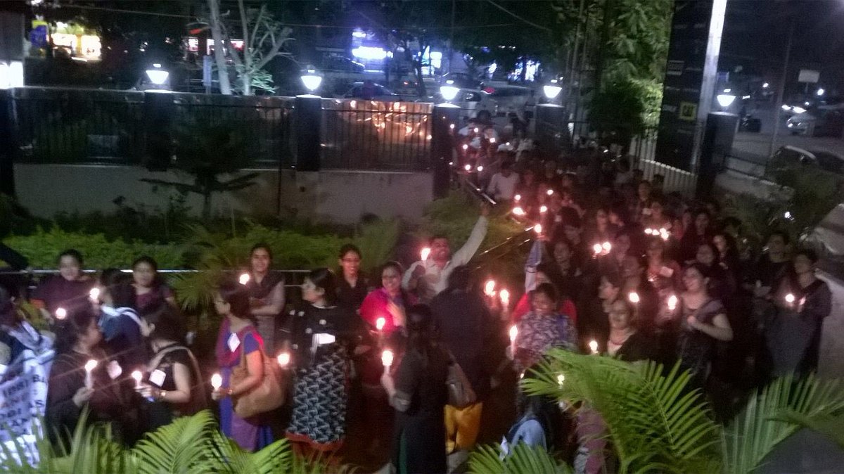 temple272's tweet photo. #donotsellidbibank #stopplayingwithcareer #saveidbibank @narendramodi  @aajtak @ndtv @FinMinIndia @thenewshour https://t.co/Xx3ELbRYQI