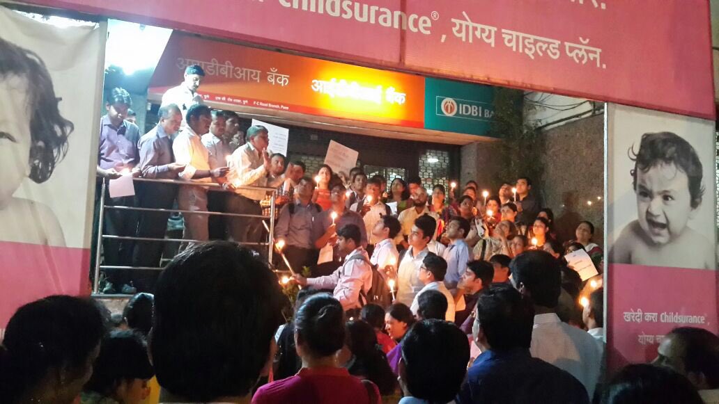 temple272's tweet photo. #donotsellidbibank #stopplayingwithcareer #saveidbibank @narendramodi  @aajtak @ndtv @FinMinIndia @thenewshour https://t.co/aPaTP6NARY