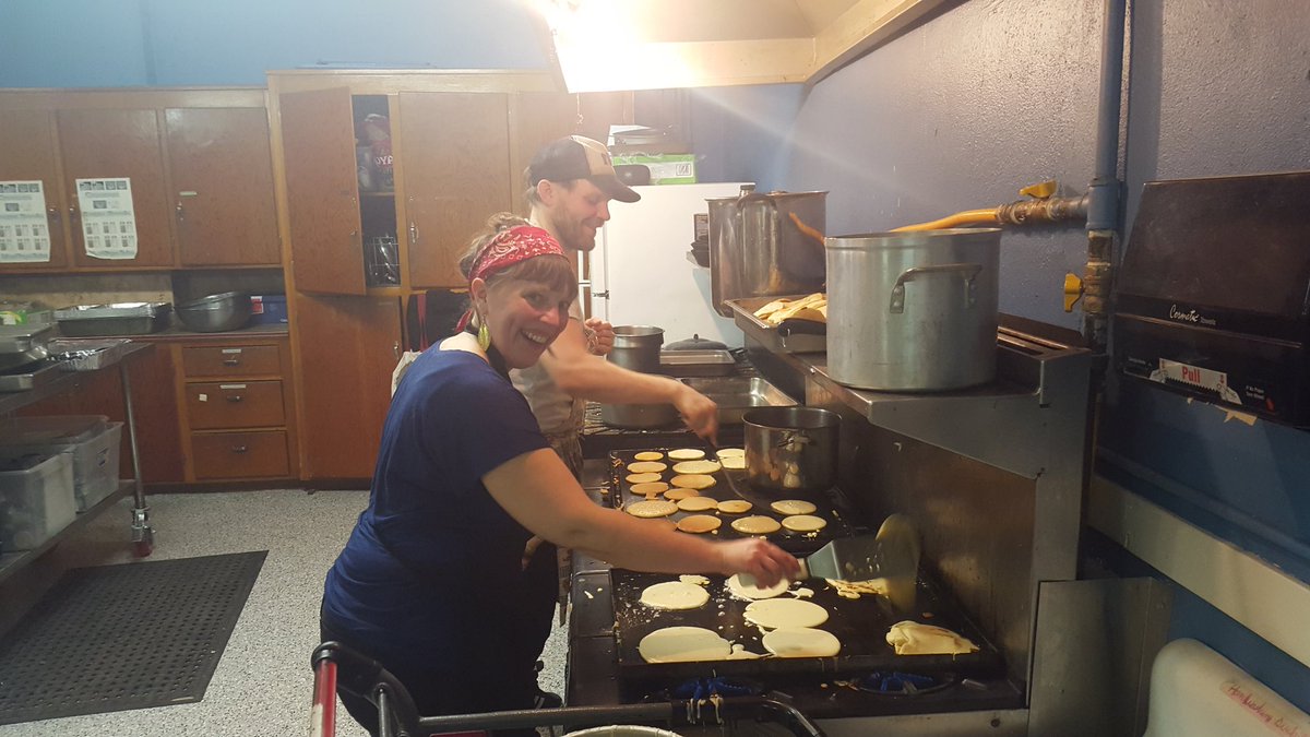 BlackVisionsMN's tweet photo. . @CTUL_TC members & allies r hard @ wrk preparing pancakes 2 raise money 4 a new building! #SupportCTUL https://t.co/D8GMJj3JF3