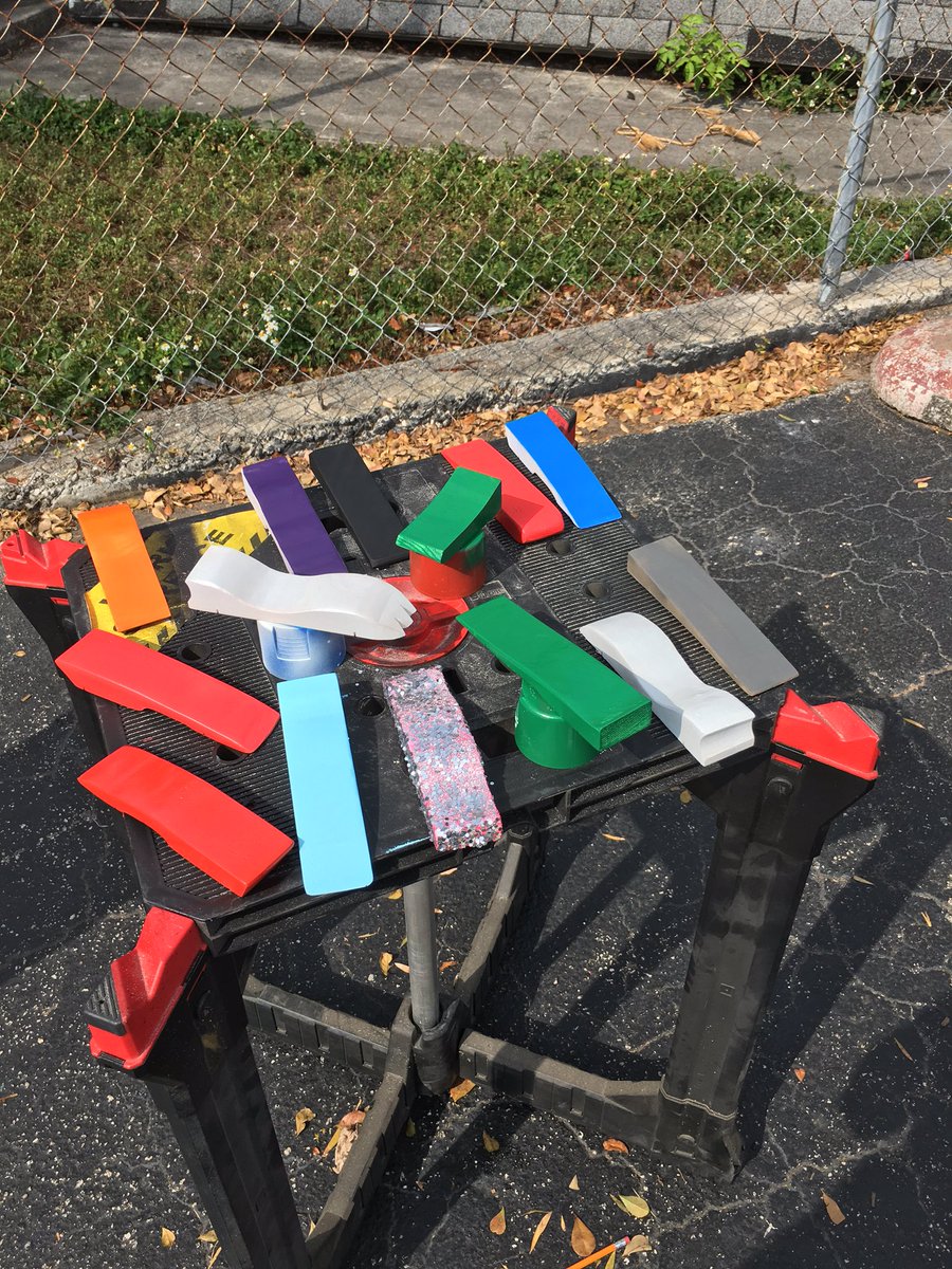 mariocruz's tweet image. It is #pinewoodDerby time #makeThem #makers #DadOps