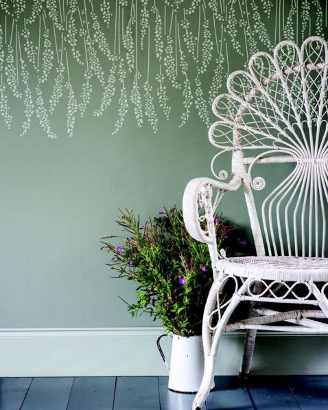 FarrowandBallUS's tweet photo. Our #FeatherGrass #wallpaper is charming & one-of-a-kind, no matter which way your turn it. Photo by @namai_objektai https://t.co/ACzRqVQJpn