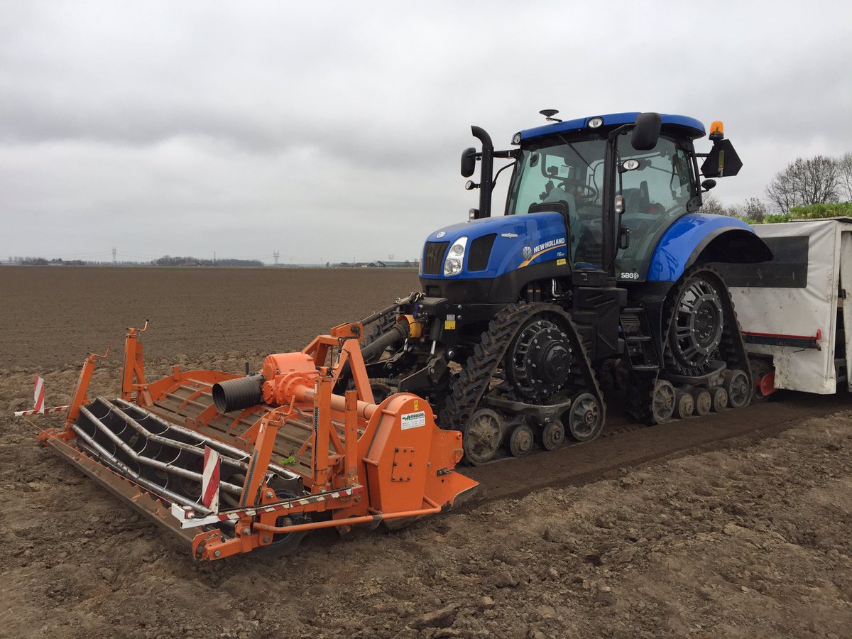 maas_brand's tweet photo. Afgeleverd door @VanEngelen_BV. Als je je plantjes zo verwend moet daar wel hele lekkere bloemkool uitkomen https://t.co/z3vJfjQUoG