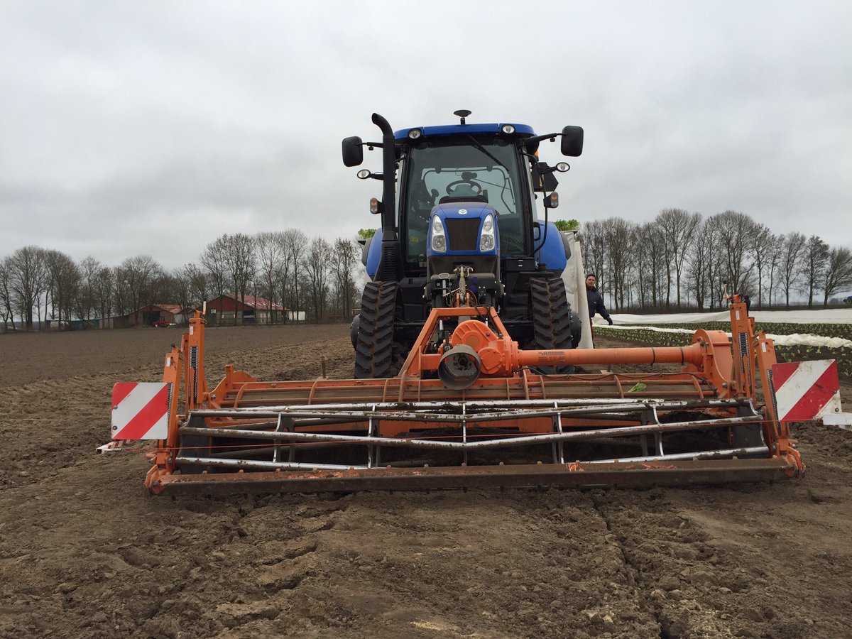 maas_brand's tweet photo. Afgeleverd door @VanEngelen_BV. Als je je plantjes zo verwend moet daar wel hele lekkere bloemkool uitkomen https://t.co/z3vJfjQUoG