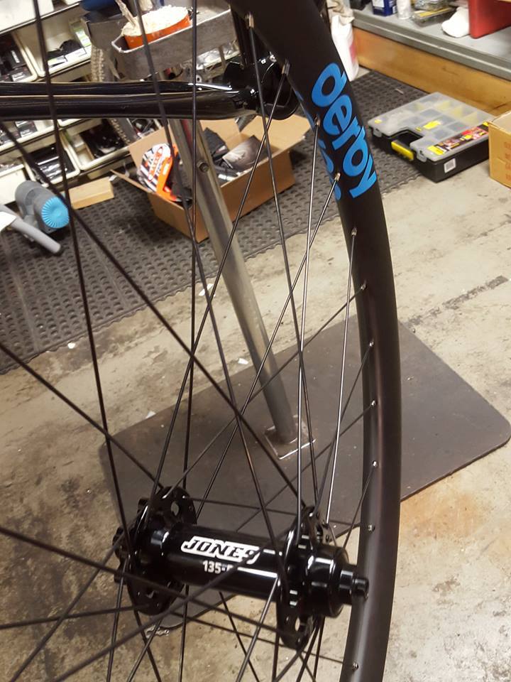 thenorthub's tweet photo. Build coming along nicely. Randonneur ho! #cycling #cycleVaughan #bikeBrampton #cycleON https://t.co/8lxc3bCxcN