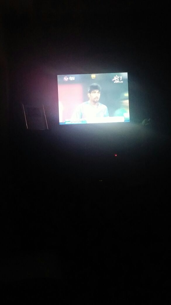 akashs115's tweet photo. People watching it in the dark!
#SwitchOffIndia
#IndvsPak #TogethervsClimateChange https://t.co/RAW6hGWAX0