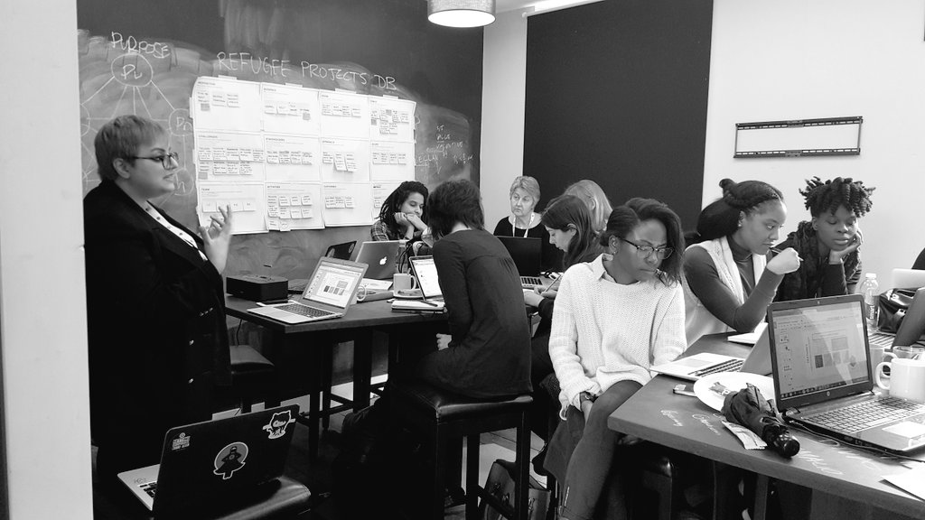 ChaynHQ's tweet photo. "Textures tend to give an extra edge but needs to balance what you are trying to communicate." #ammalio #designdivas https://t.co/EoWPG8Byk7