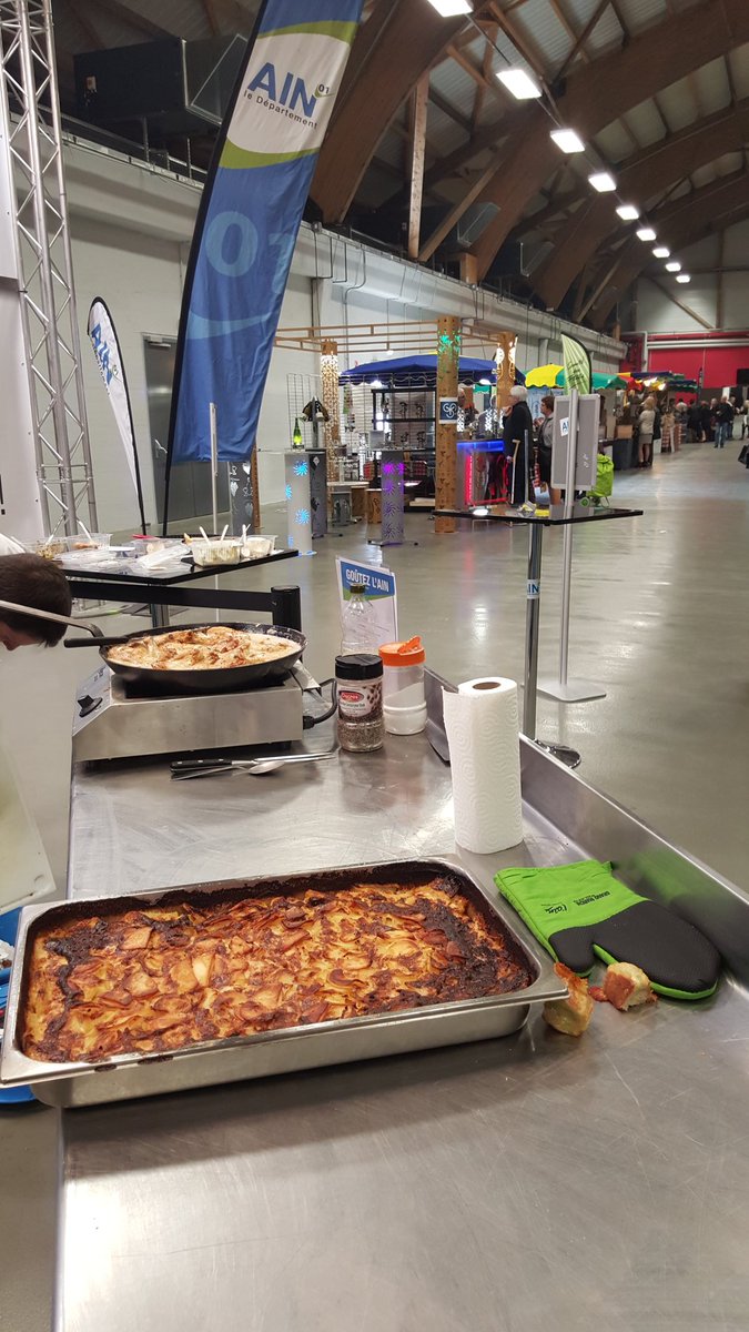 Departement_AIN's tweet image. Dégustation gratin dauphinois à la crème de Bresse grand marché AOC @apicquier