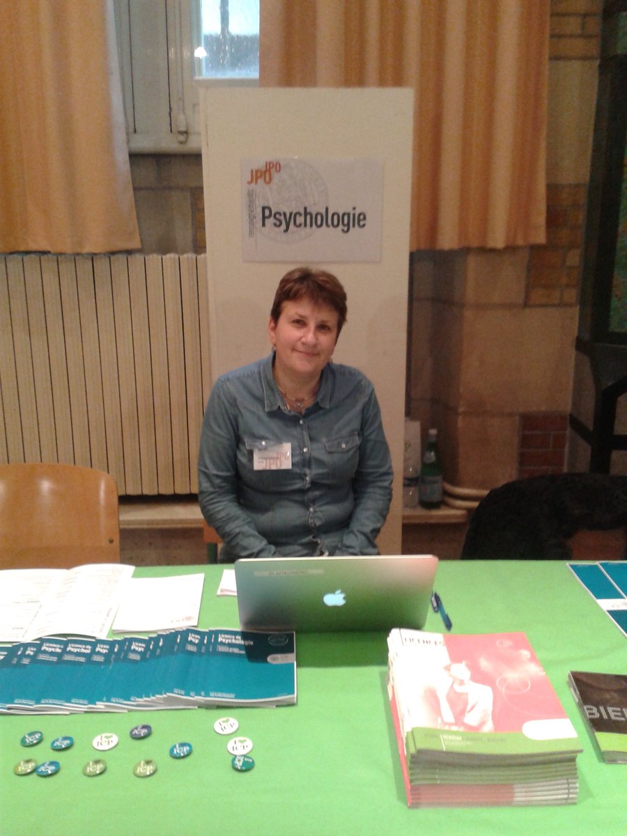 fasse_icp's tweet photo. Corinne D. coordinatrice pédagogique de la nouvelle #licence #psycho vous attend sur le stand en B01 #jpoICP2016 https://t.co/Q9JpfIkgQs
