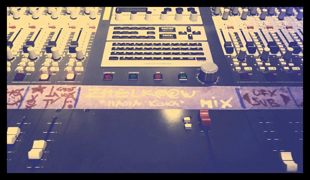 Working & rocking #Saturday :
#mixing #Zmelkoow @ #TrylobyteMixRoom 
:)
#recordingstudiofun
#analog 
@Gearslutzforum